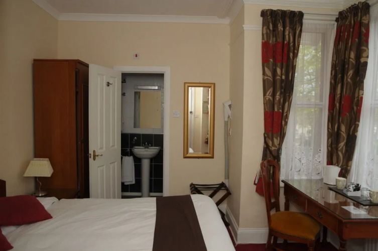 Wimblehurst Hotel