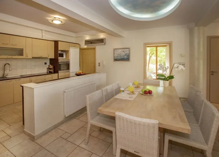 3 Bedrooms Family Apartment with garden view