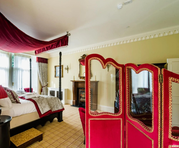 Crossbasket Castle Hotel & Restaurant