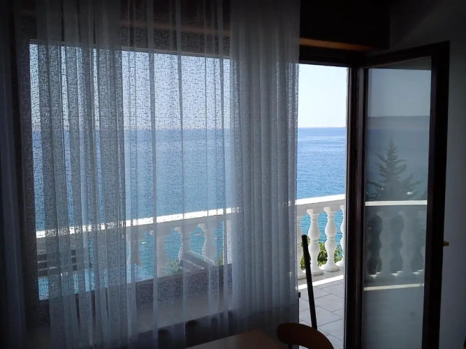2 Bedrooms Apartment with sea view