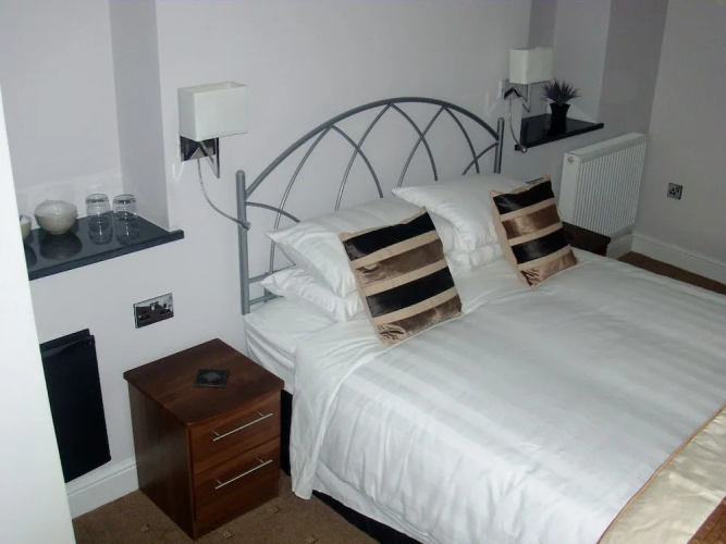 Farnham Hotel