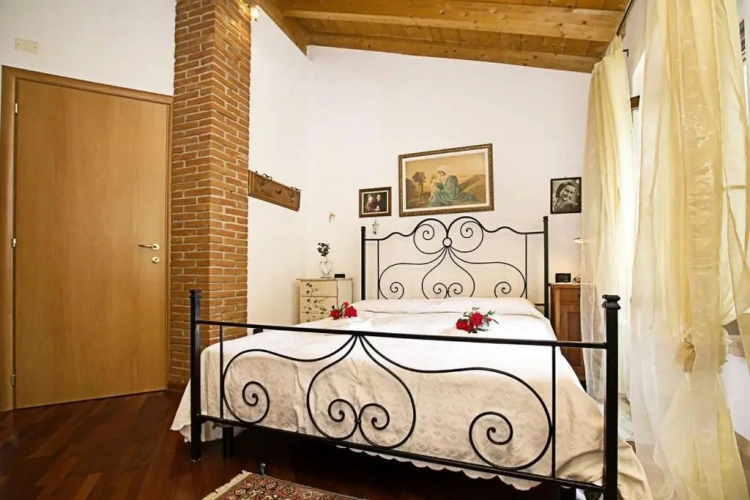 2 Bedrooms Cottage