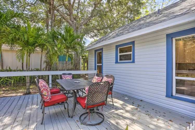 Lovely Cottage Near Downtown Stuart & Beaches