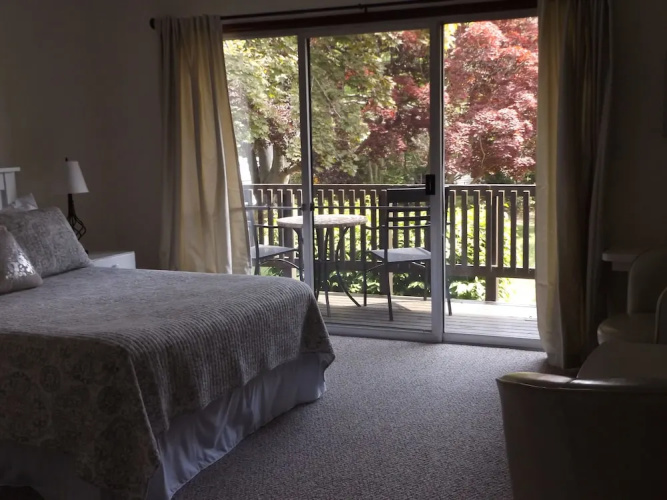 Dering Harbor Inn