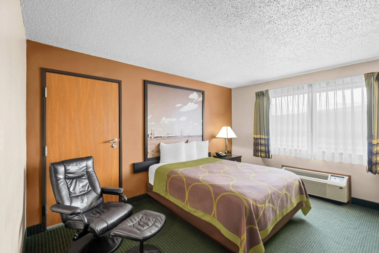 Super 8 by Wyndham Jefferson