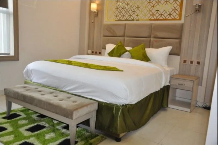 Springhill Hotel & Suites