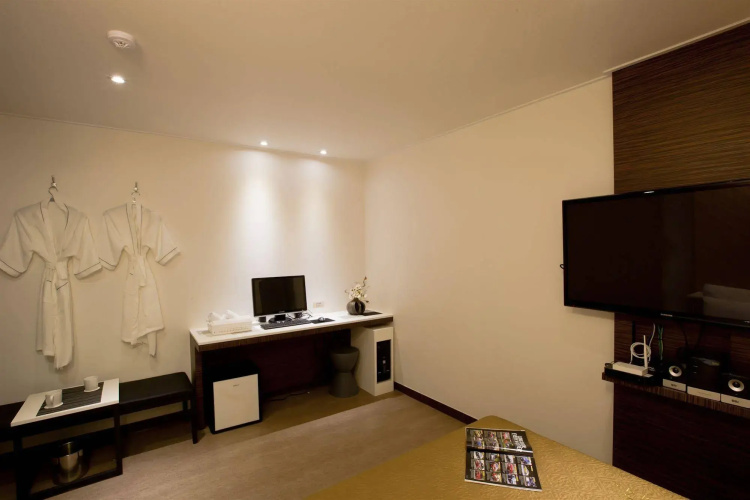 EZ Hotel