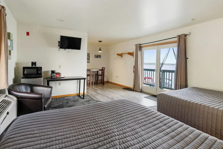 Fife Lake Lodge