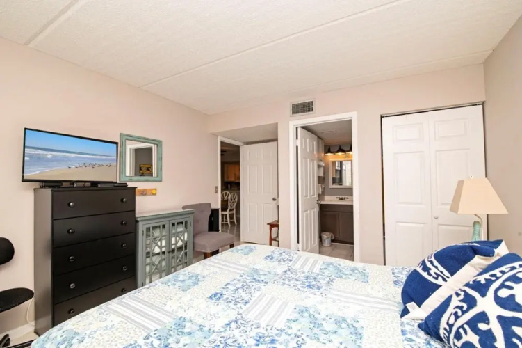 5112 Near Ocean 1st Floor SE