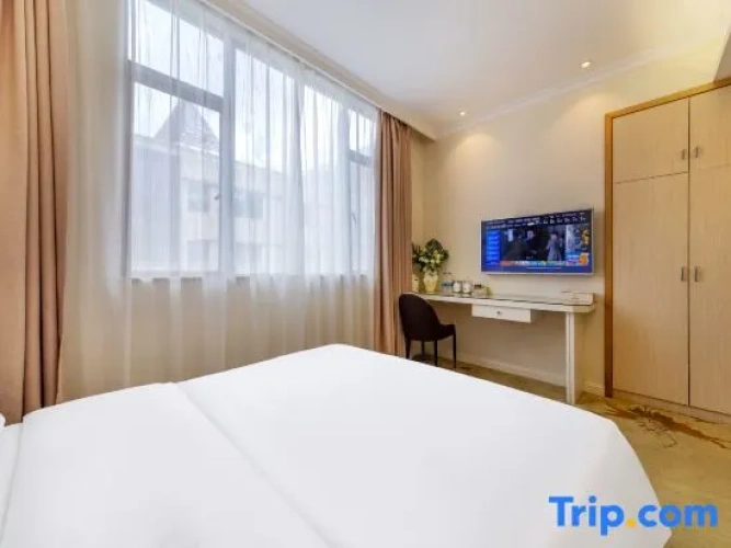 Deluxe Triple Family Suite