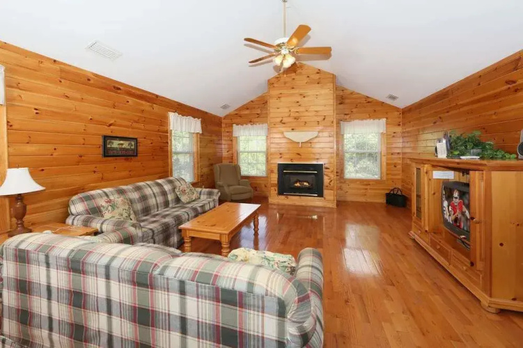 Cherry Blossom 11 3 Br cabin by RedAwning