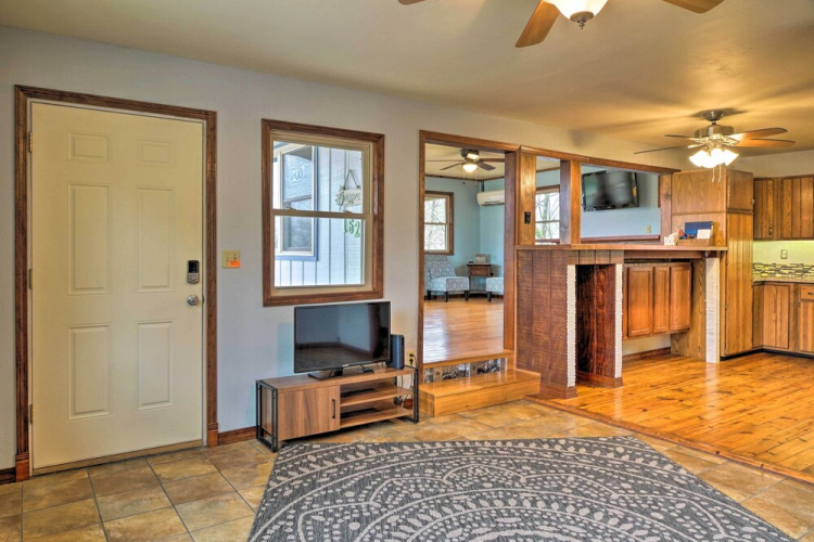Table Rock Lake House w/ Fire Pit: Steps to Water!