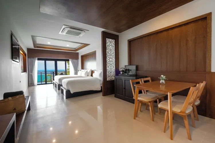 Deluxe Triple room with balcony and with ocean view