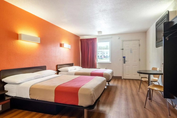 Motel 6 Youngstown, OH