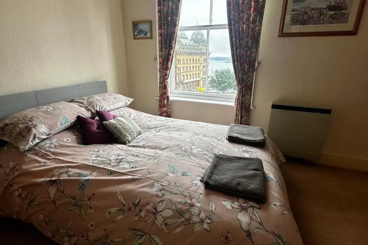 4-beds, Sleeps 8, Sea View & Pet Friendly