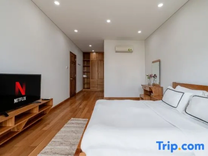 5 Bedrooms Villa
