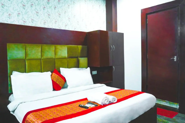 Hotel Cladis - Noida Sector 15 by OYO