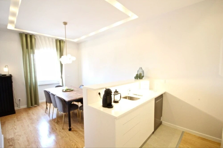 3 Bedrooms Apartment
