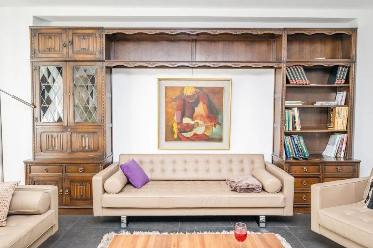Luxury Apartment in Beautiful Neighborhood