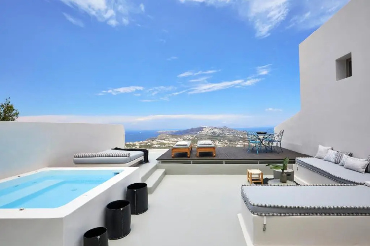 White and Co. La Torre Suites