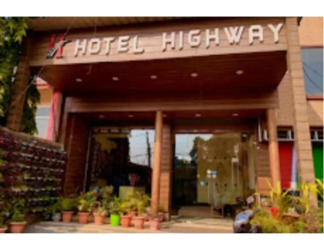 OYO 26957 Highway