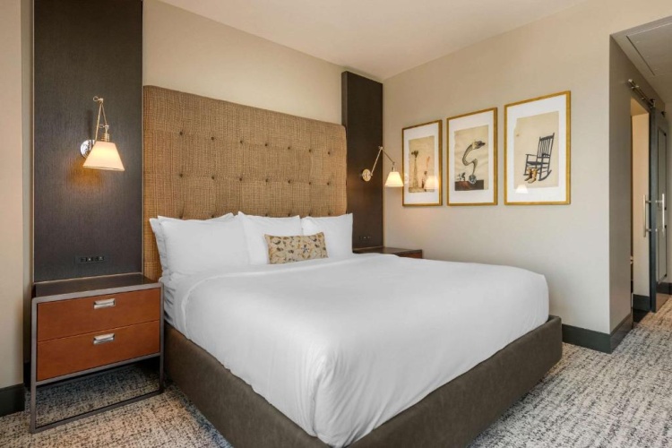 Standard Double room with city view