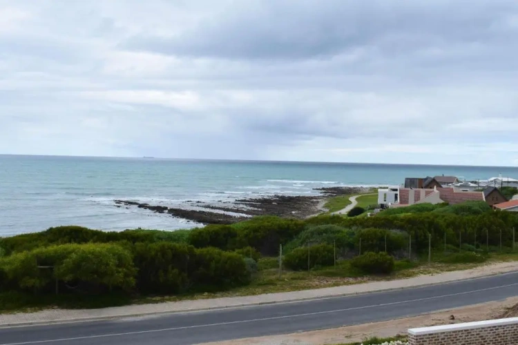 Standard Triple room with sea view