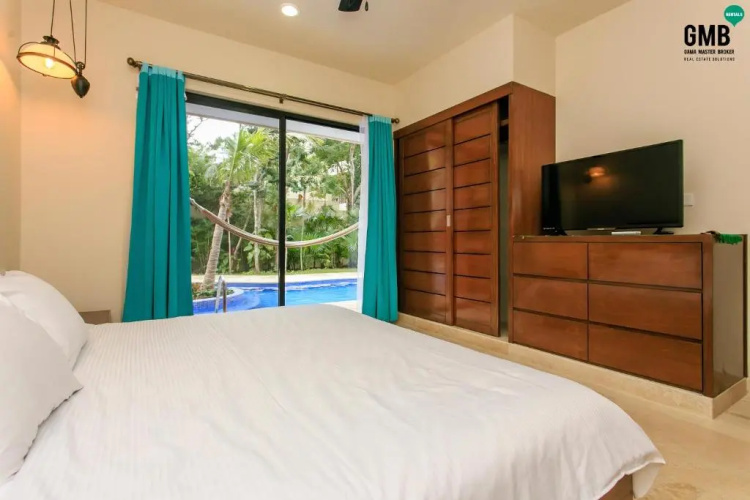 Swim Up Apartment P003