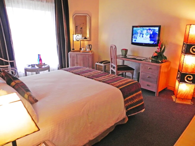 Ledger Plaza Hotel