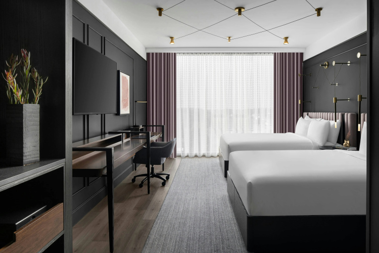 Renaissance Milwaukee West Hotel photo 6