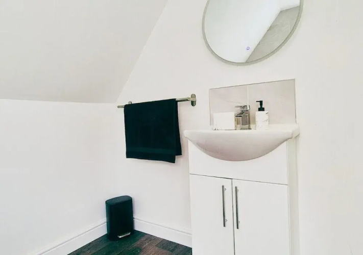 Cosy 2BR House on Quiet Street