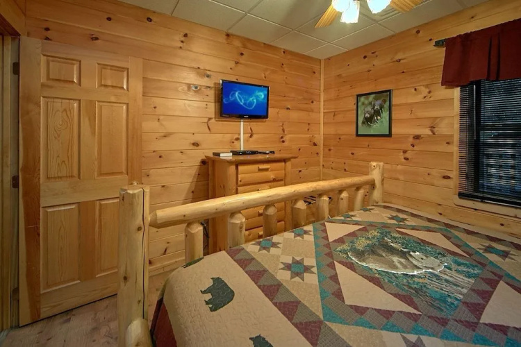 Boulder Bear Lodge 355 - Three Bedroom Cabin