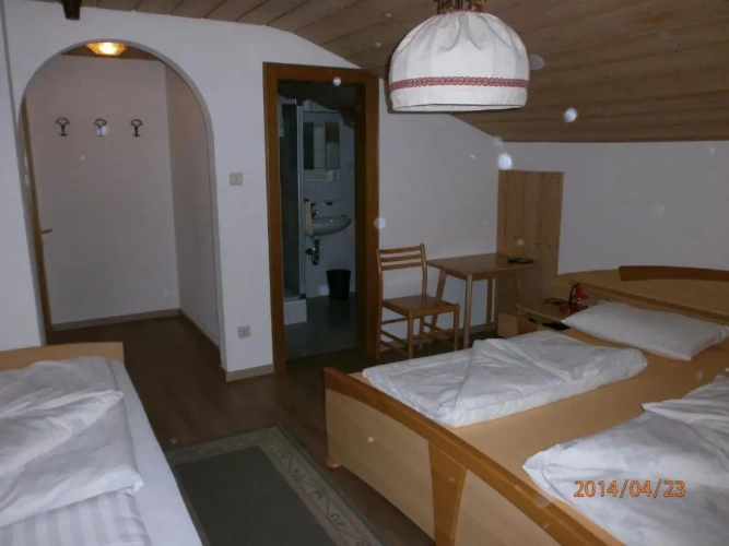 Standard Triple room