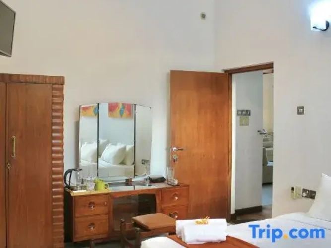Standard Twin room with garden view