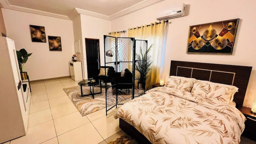 Medo's Luxury Houses - Large Studio