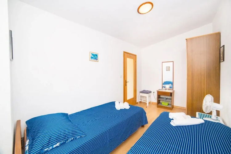 Apartments Bratus