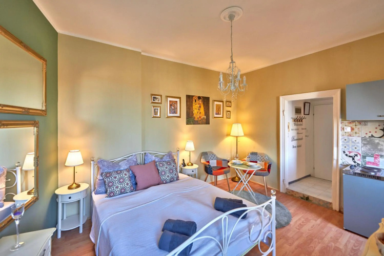Old City Romantic Studio