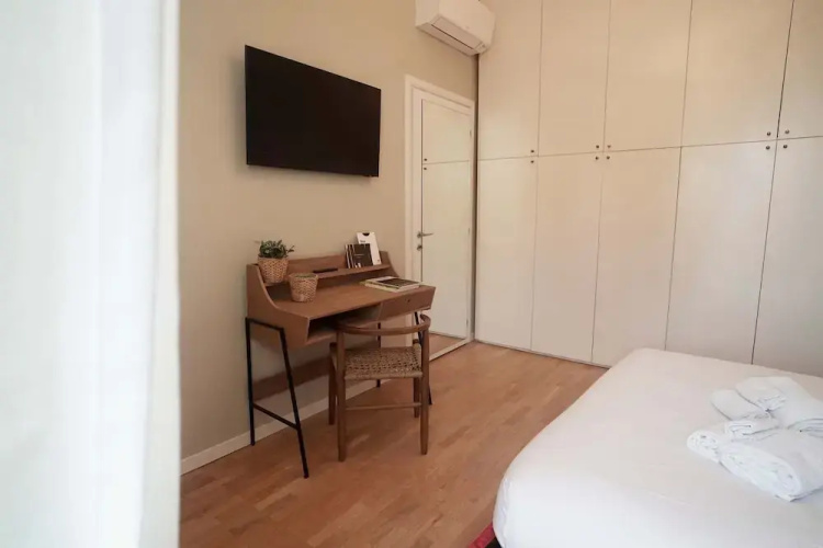 Elegant apt in Historical Building