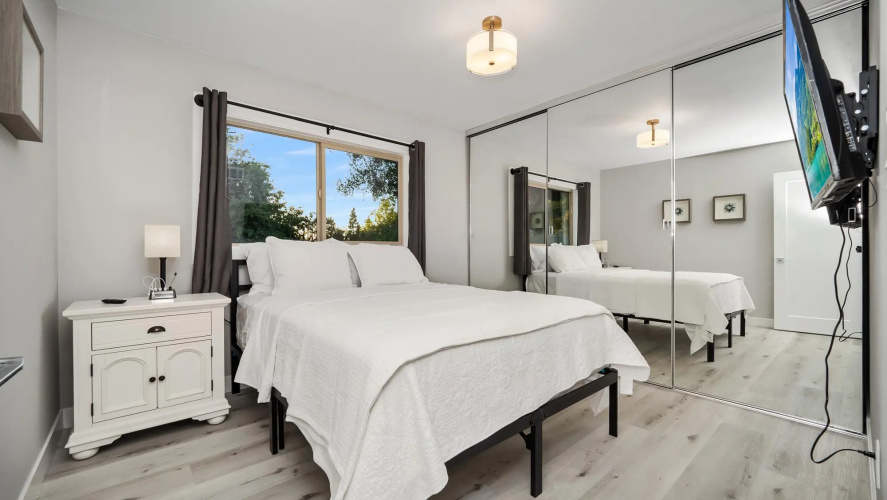 Heated Pool & Spa ensuite Villa