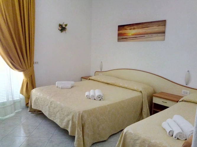 Standard Triple room