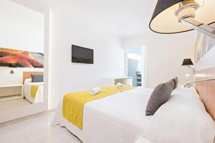Premium Twin room with balcony