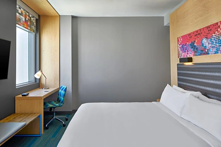 Aloft room