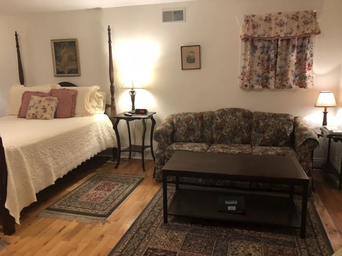 Luxury Quadruple Suite with courtyard view