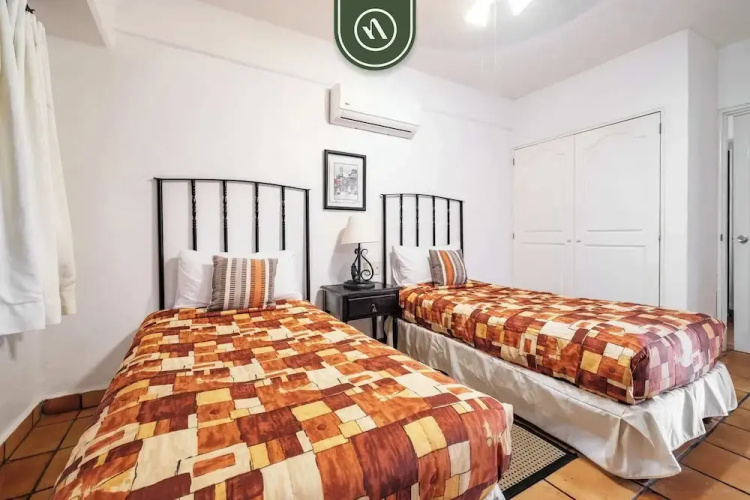 Amazing 2 BR Condo Overlooking the Pool - Romantic Zone
