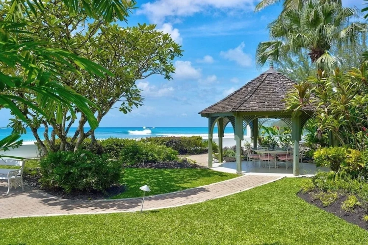 4 Bedrooms Villa