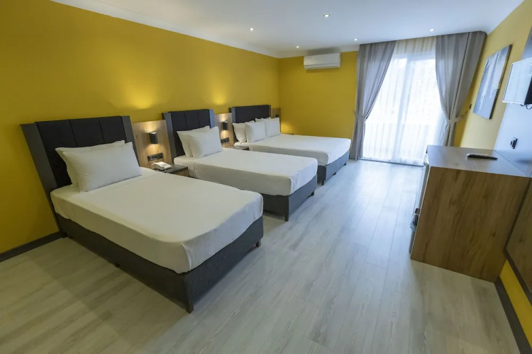 Roy Otel Akçay