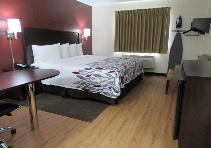 Red Roof Inn Auburn