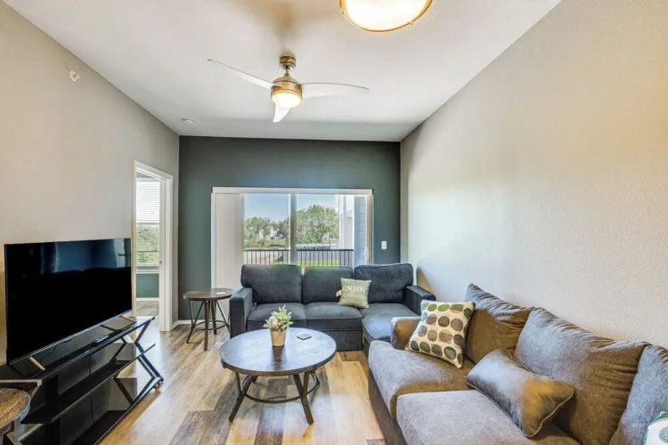 Close to Lakes, Parks & Winery: Bonham Apt