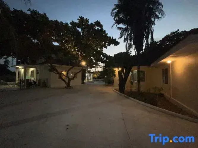 Mango Beach Hotel