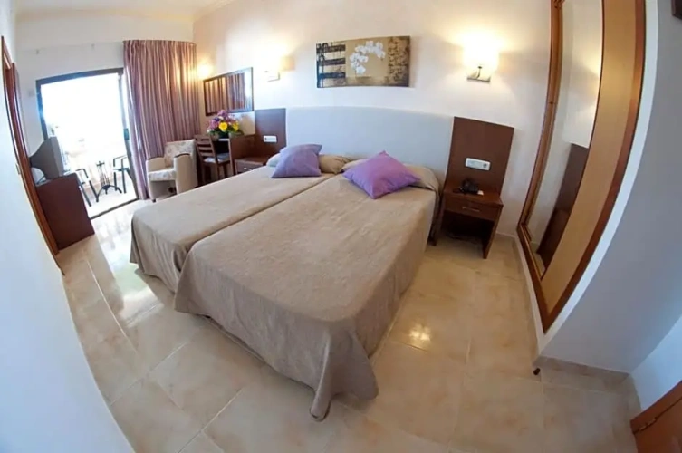 Standard Triple room with balcony and with view